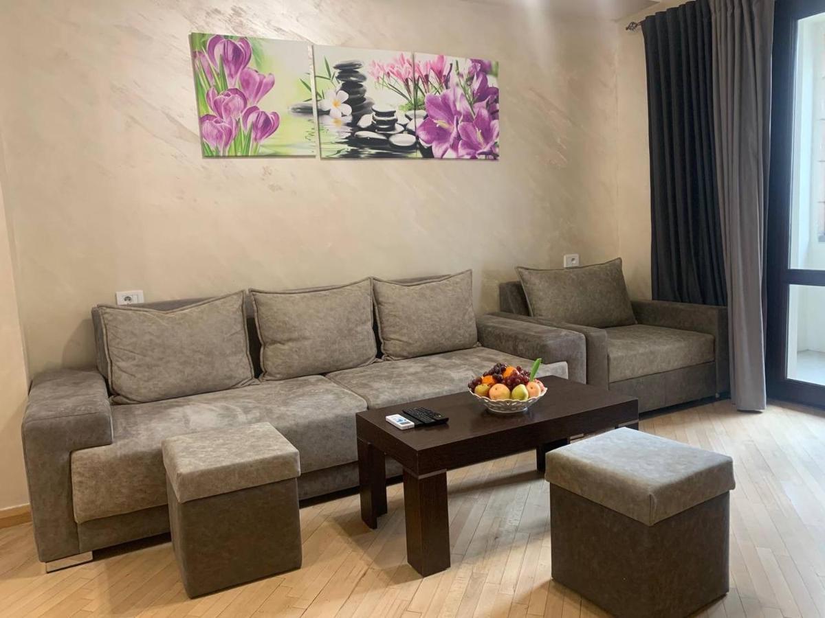 Comfortable Apartment In Center Jereván Kültér fotó